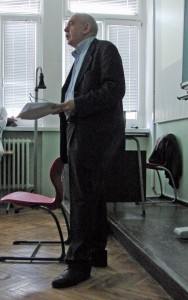 Herr Danovsky bei seinem Vortrag.